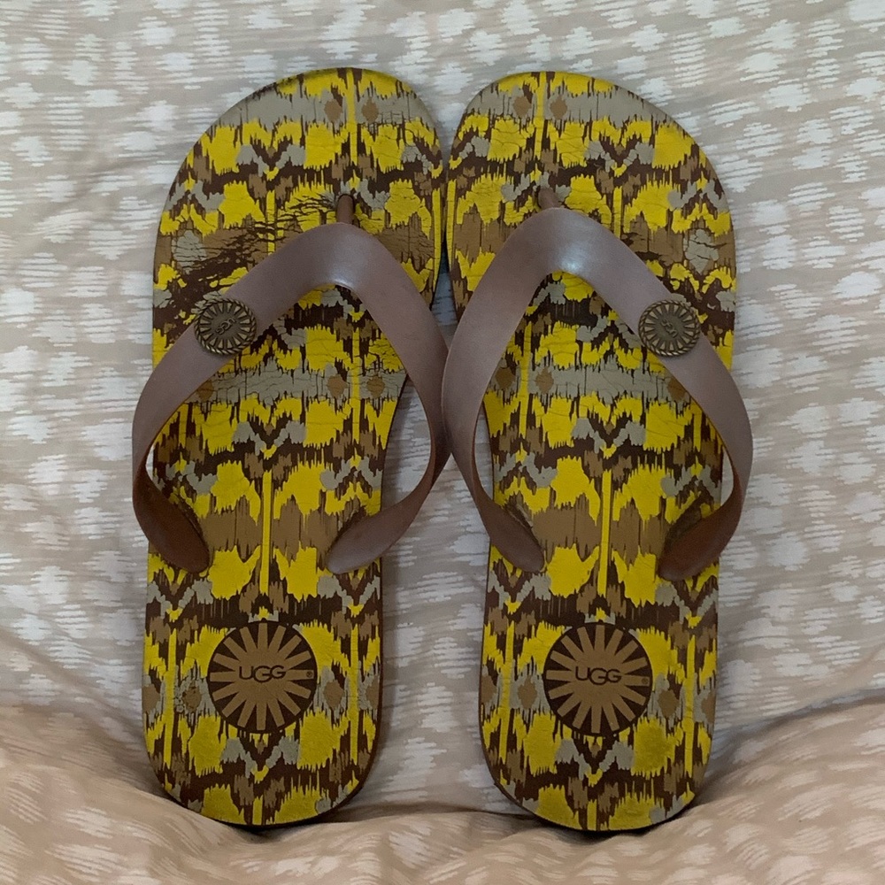 Ugg flip flops